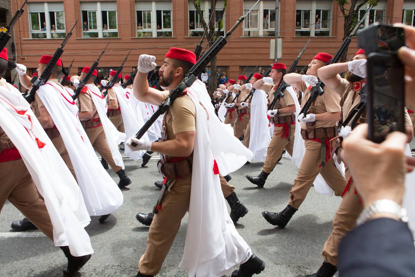 Emocionante Desfile del Día de las Fuerzas Armadas, que concgregó en Logroño a miles de personas.