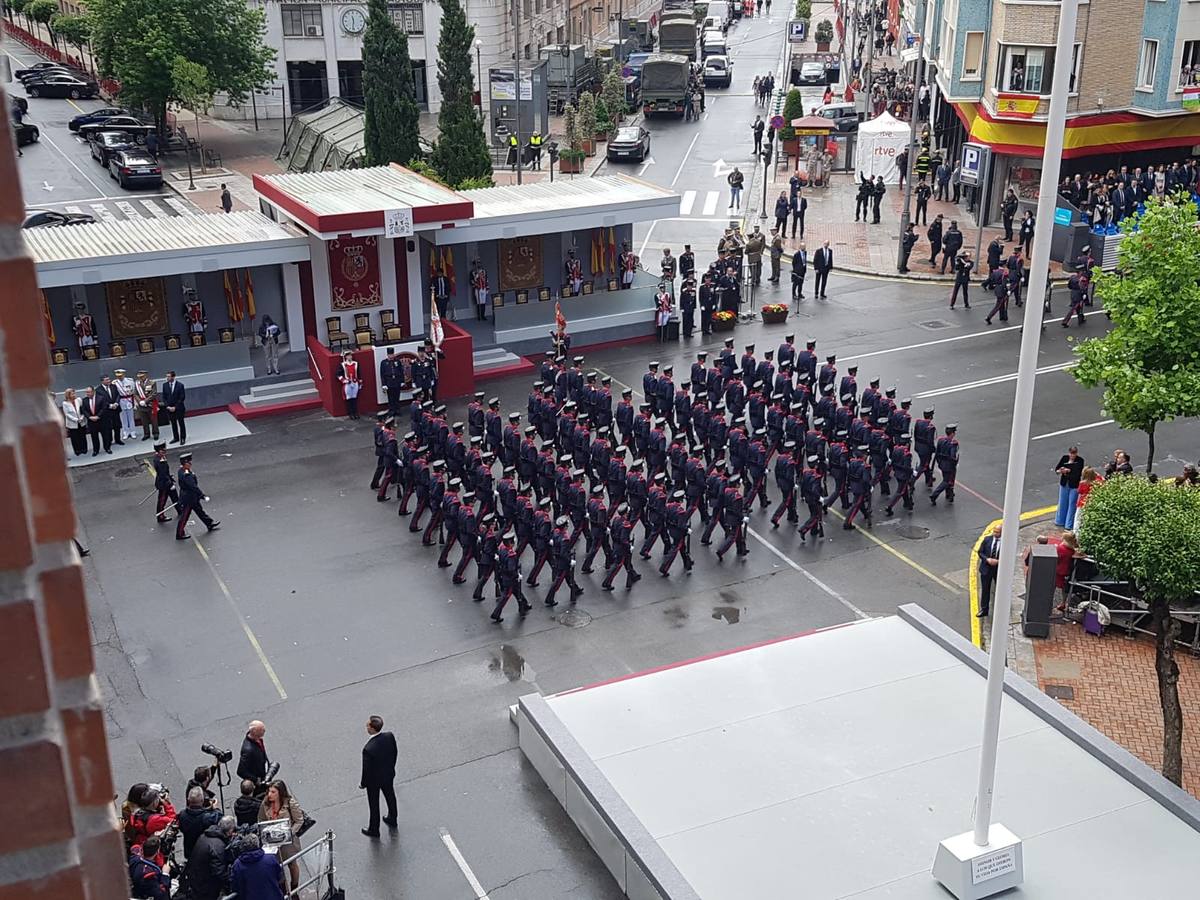 Logroño se vuelca con las Fuerzas Armadas en un impresionante desfile.