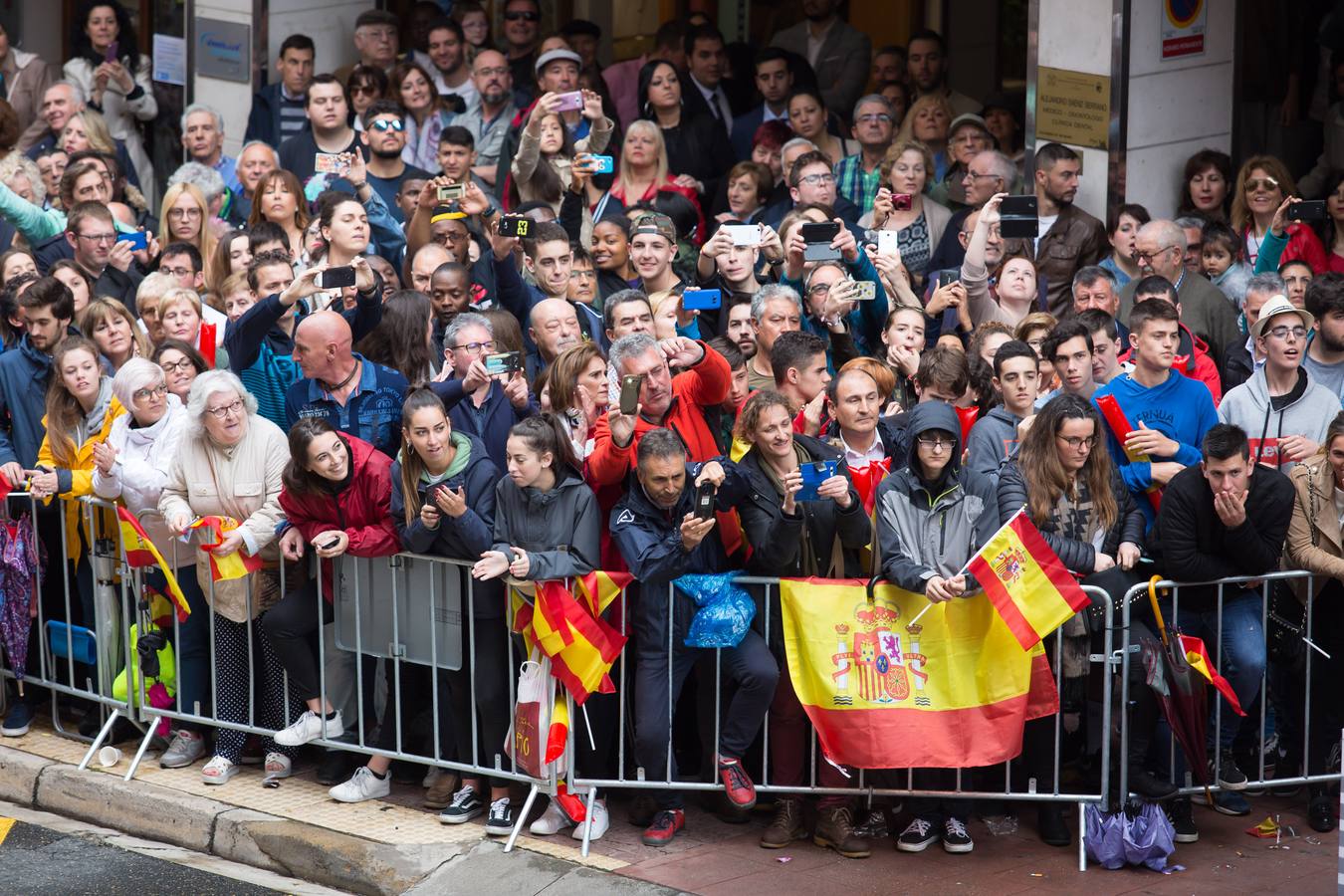 Los logroñeses se agolpan en las calles