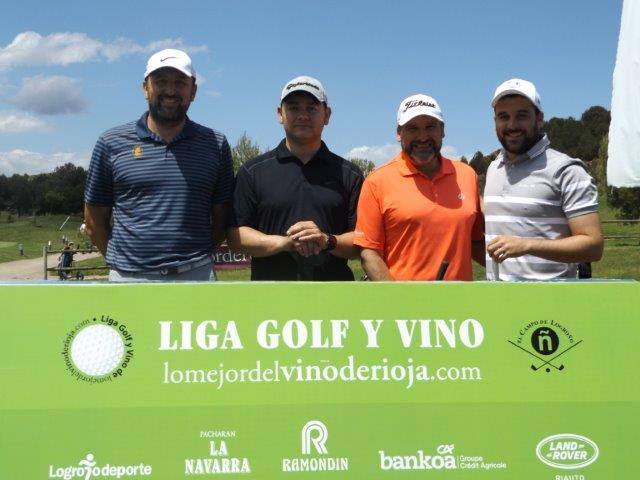 Los jugadores, preparados para la jornada de golf.