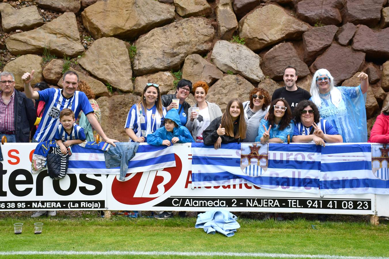 Fotos: La afición del Náxara celebra su paso a la siguiente fase del pla off