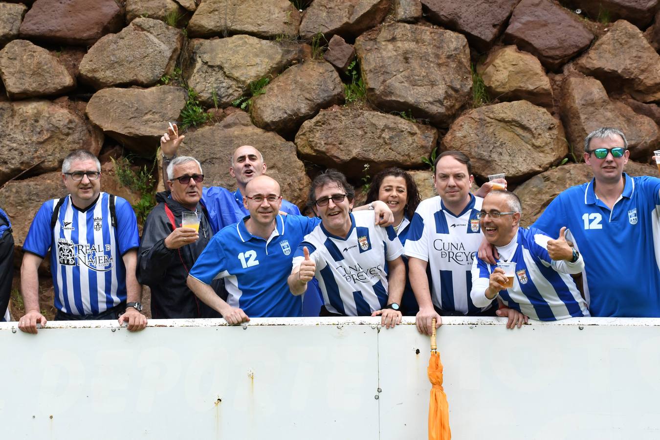 Fotos: La afición del Náxara celebra su paso a la siguiente fase del pla off