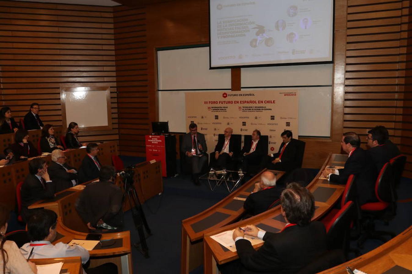 Intensa jornada de reflexión y debate en Chile en torno a las III Jornadas sobre Futuro en Español que se desarrollan en el Auditorio de la Biblioteca de la Universidad de los Andes.