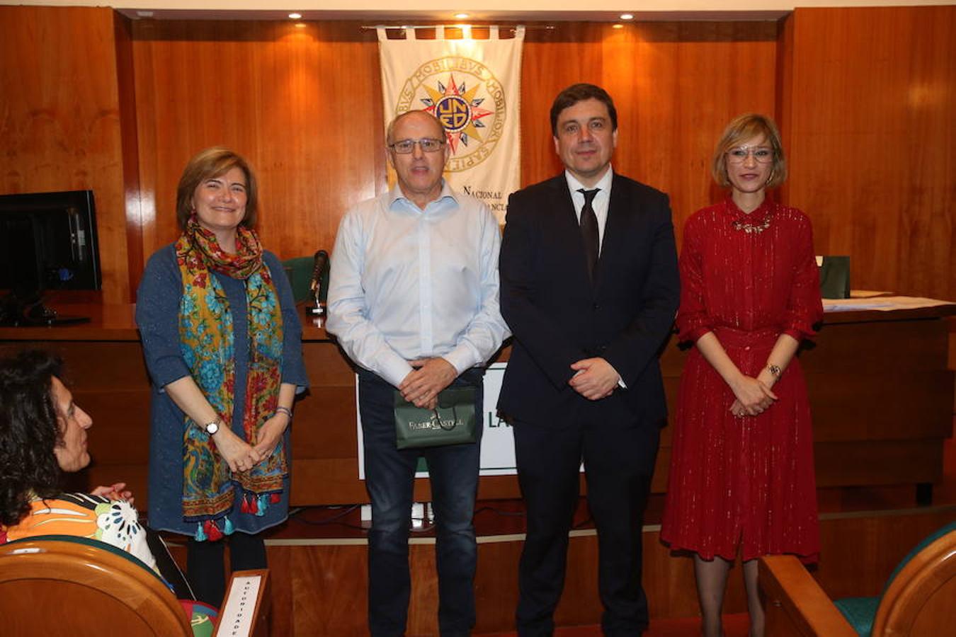 Entrega de diplomas de la UNED que ha tenido lugar en la sede del centro, con asistencia del consejero de Educación, Alberto Galiana, y de la concejal de Familia, Paloma Corres.