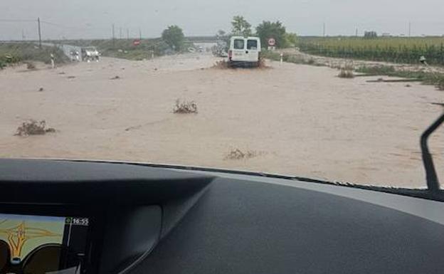 Imagen de la riada en la carretera nacional 113.