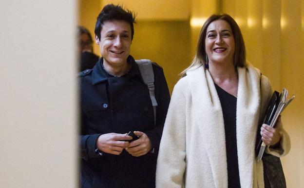 «Las negociaciones se han hecho a través de 'tuits'», señala Begoña Martínez Arregui