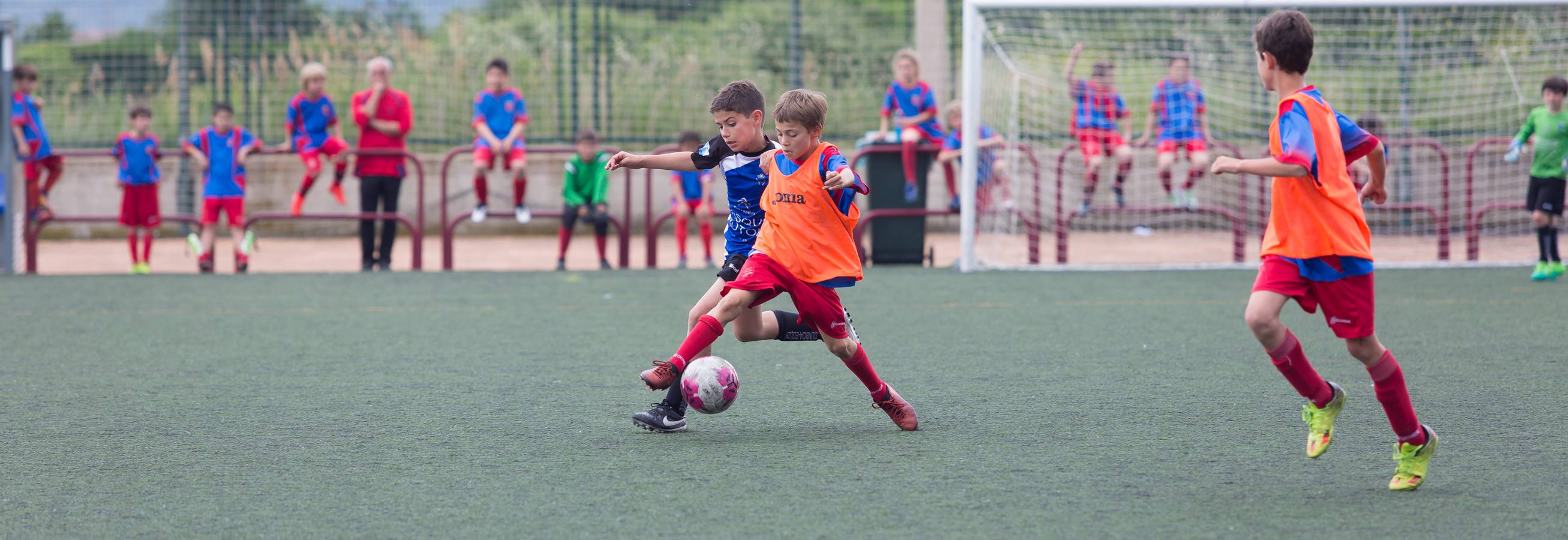Fotos: El torneo del Comillas congrega a 2.800 niños y 186 equipos en Pradoviejo