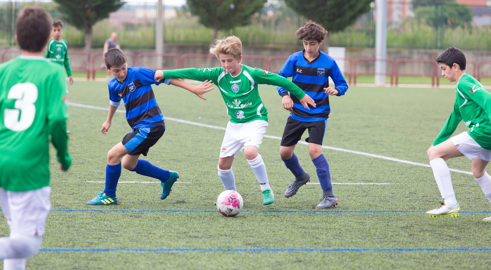 Fotos: El torneo del Comillas congrega a 2.800 niños y 186 equipos en Pradoviejo