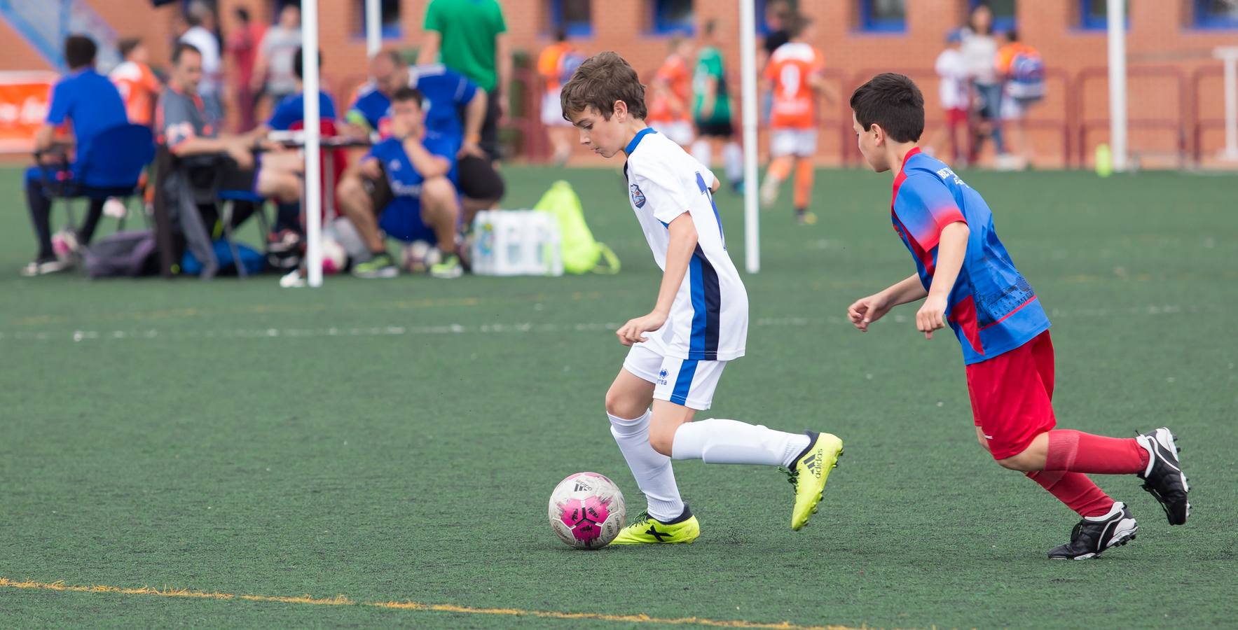 Fotos: El torneo del Comillas congrega a 2.800 niños y 186 equipos en Pradoviejo