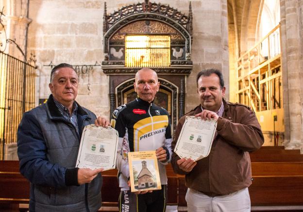 Martínez, Bonvicin y Suárez, ayer en la catedral. :: albo