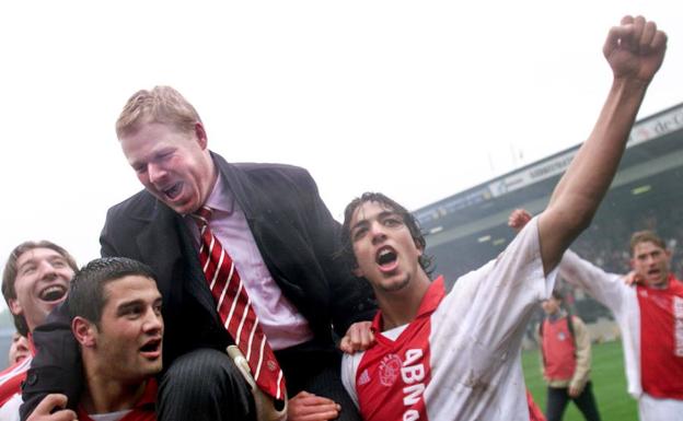 Mido, con el puño en alto celebrando una victoria