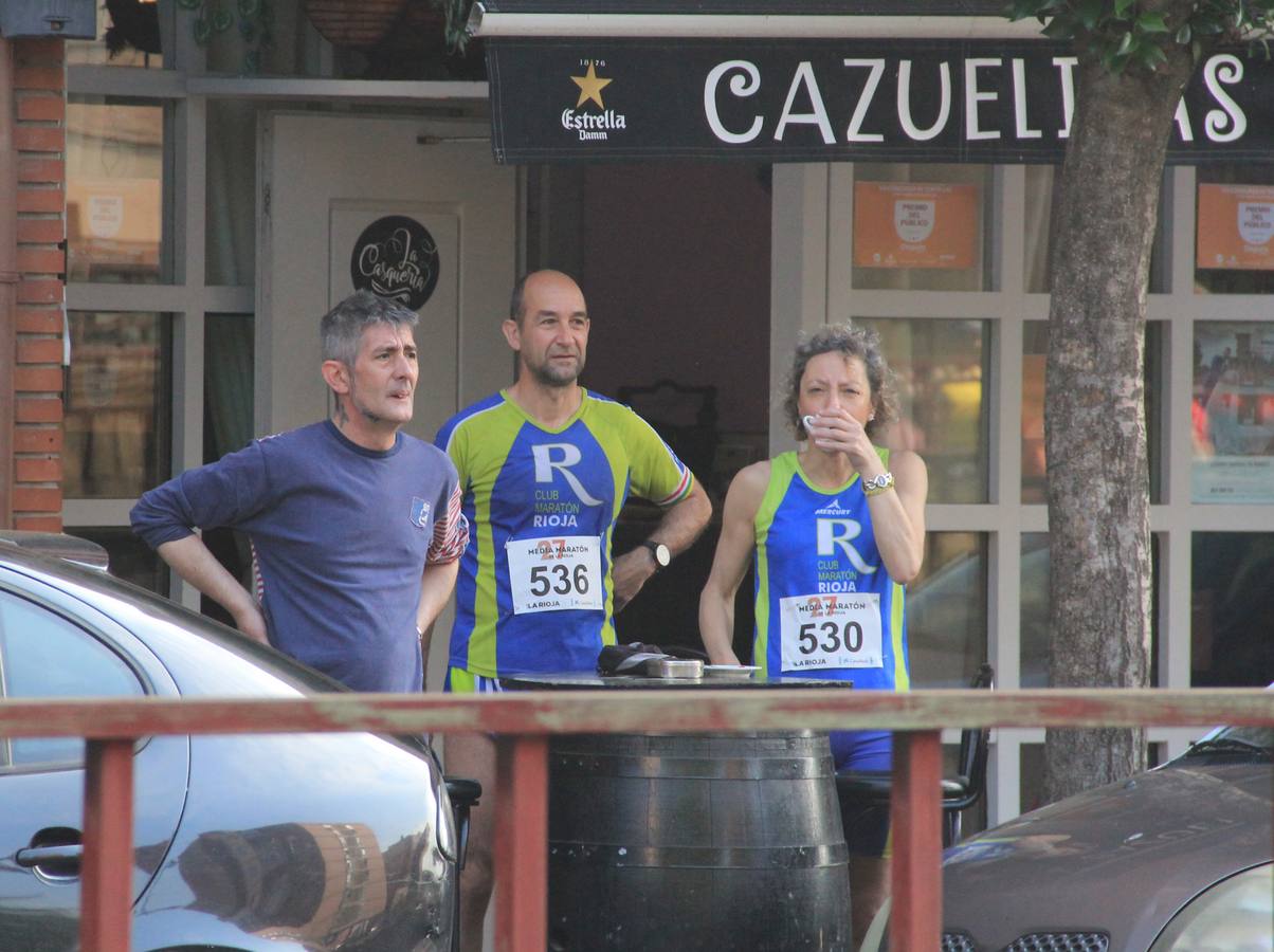 Imágnes de la salida de los participantes en la Media Maratón de La Rioja.