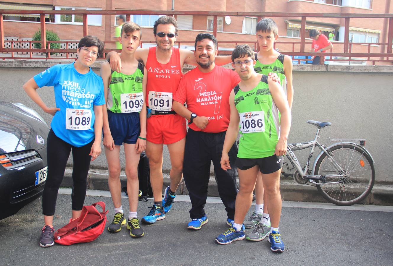 Imágnes de la salida de los participantes en la Media Maratón de La Rioja.