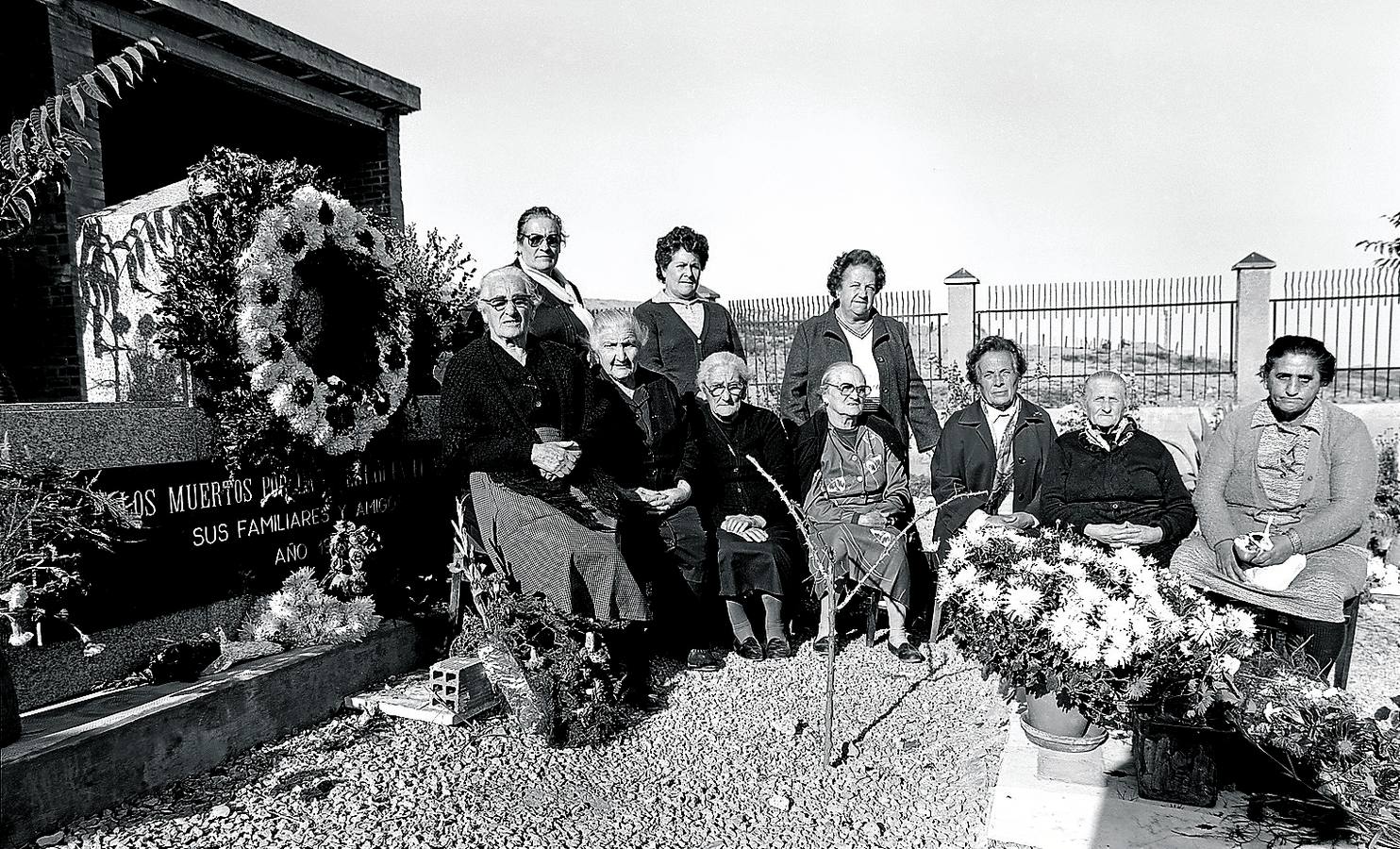 La Barranca, mujeres de negro