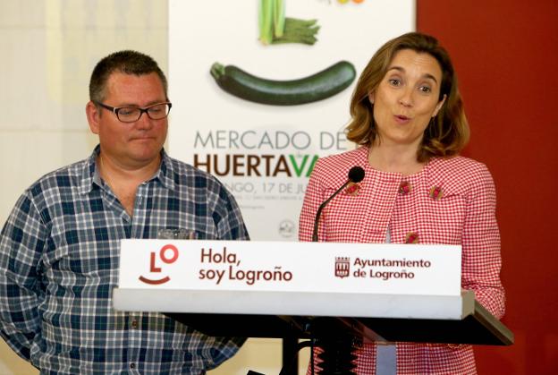 Jorge Hernández y Cuca Gamarra, en la presentación de ayer. 