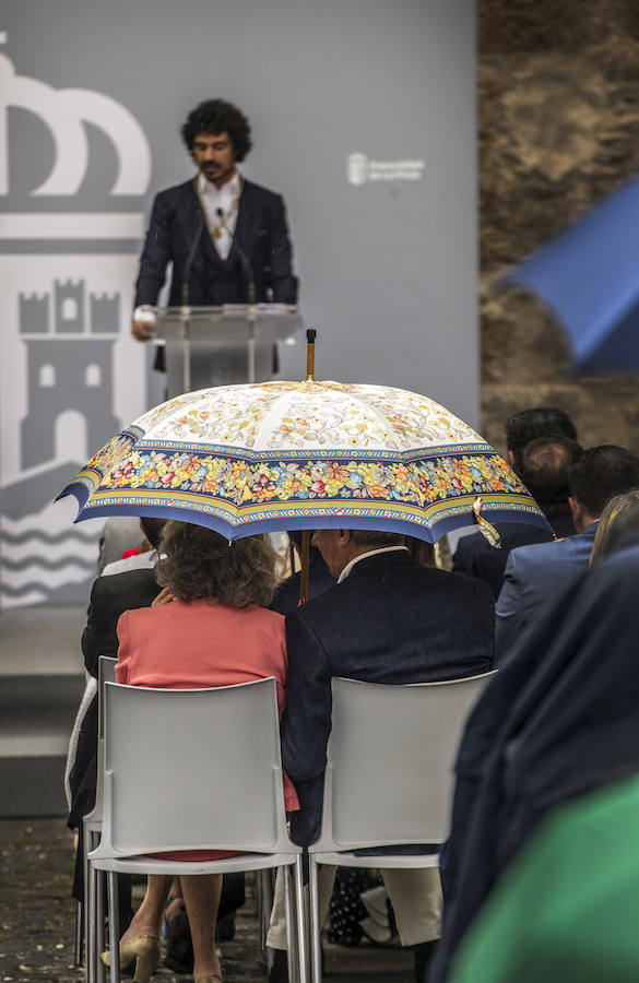 Algunos gestos y algunas anécdotas surgidas en torno a la celebración del Día de La Rioja que se ha celebrado en San Millán de la Cogolla donde la lluvia también ha querido ser protagonista.