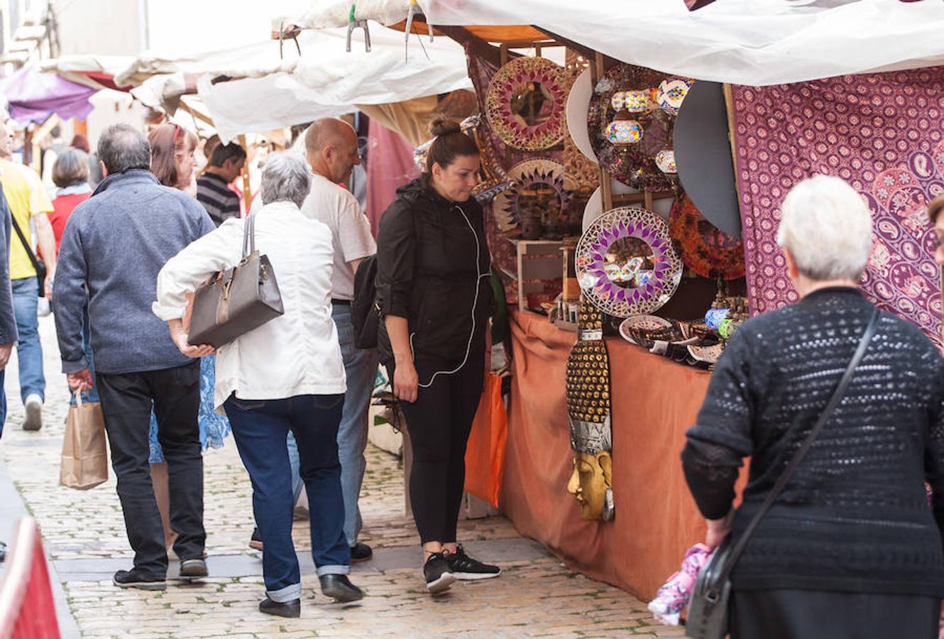 El latido de la calle con un singular mercado renacentista que sorprende por vistosidad, colorido, y que es un regalo para los sentidos. 