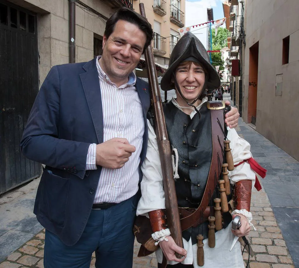 El latido de la calle con un singular mercado renacentista que sorprende por vistosidad, colorido, y que es un regalo para los sentidos. 