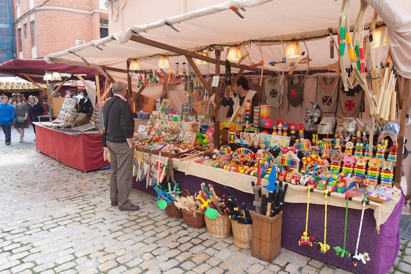 El latido de la calle con un singular mercado renacentista que sorprende por vistosidad, colorido, y que es un regalo para los sentidos. 