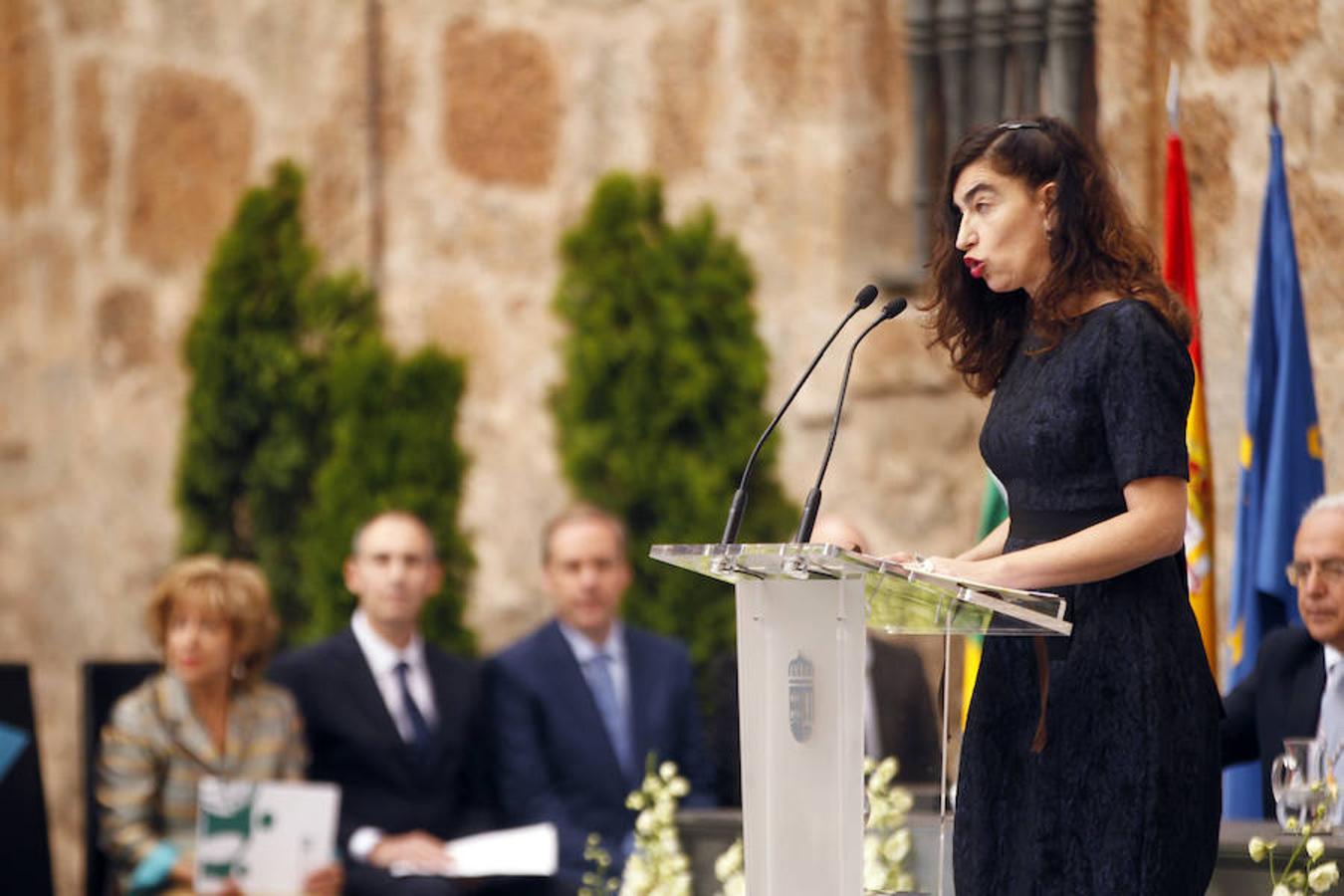 Acto de entrega de la Medalla de La Rioja a la Fundación Pioneros y a la Asociación de Amigos de las Crónicas Najerenses y distinciones para Pablo Sáinz Villegas como Riojano Ilustre y a Alberto Corazón como Riojano de Honor en el acto institucional del Día de La Rioja, que se ha celebrado en el Monasterio de Yusor, en un acto presentado por la periodista Graciela Martínez.