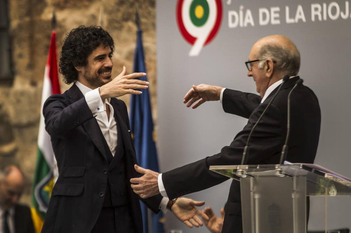 Acto de entrega de la Medalla de La Rioja a la Fundación Pioneros y a la Asociación de Amigos de las Crónicas Najerenses y distinciones para Pablo Sáinz Villegas como Riojano Ilustre y a Alberto Corazón como Riojano de Honor en el acto institucional del Día de La Rioja, que se ha celebrado en el Monasterio de Yusor, en un acto presentado por la periodista Graciela Martínez.