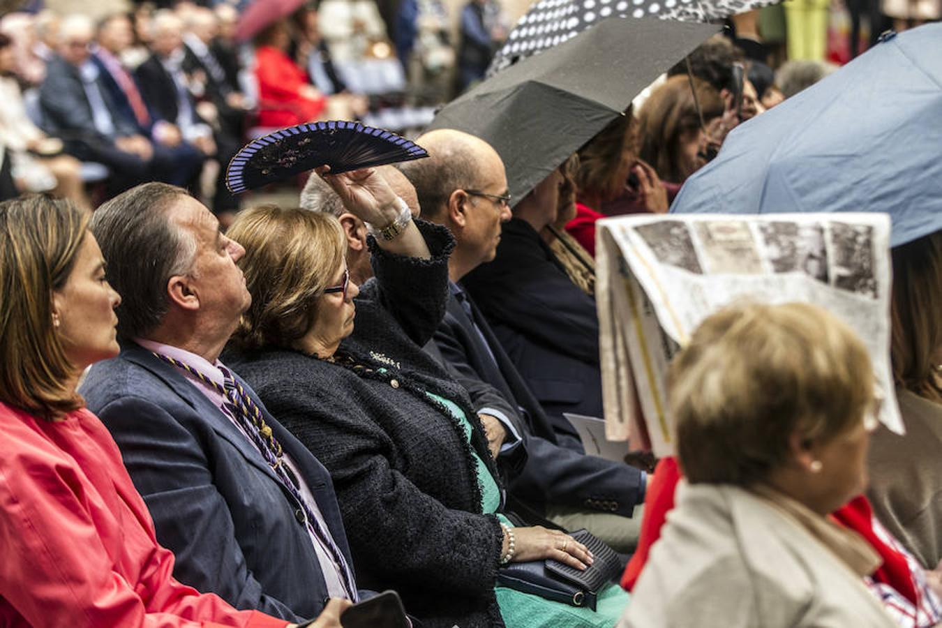 Algunos gestos y algunas anécdotas surgidas en torno a la celebración del Día de La Rioja que se ha celebrado en San Millán de la Cogolla donde la lluvia también ha querido ser protagonista.