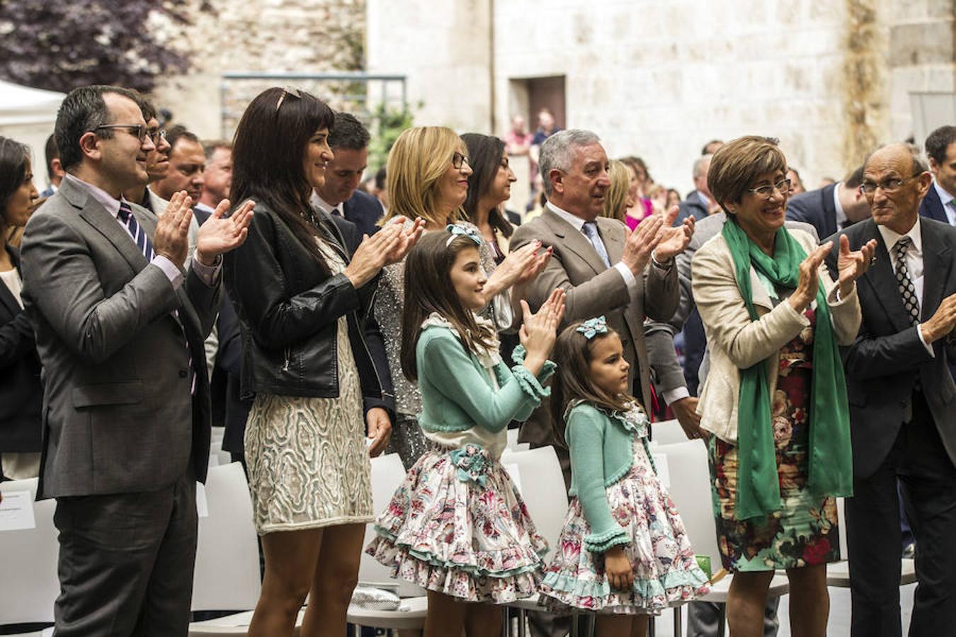 Algunos gestos y algunas anécdotas surgidas en torno a la celebración del Día de La Rioja que se ha celebrado en San Millán de la Cogolla donde la lluvia también ha querido ser protagonista.