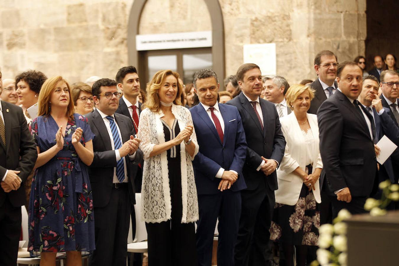 Algunos gestos y algunas anécdotas surgidas en torno a la celebración del Día de La Rioja que se ha celebrado en San Millán de la Cogolla donde la lluvia también ha querido ser protagonista.