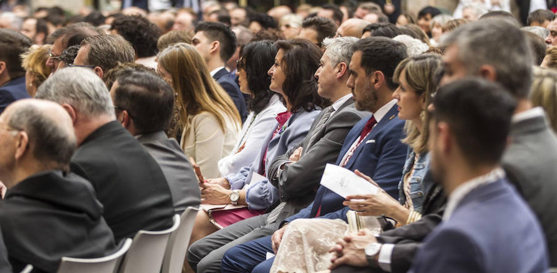 Selección de imágenes del público asistente esta mañana a los actos del Día de La Rioja que han tenido lugar en San Millán.