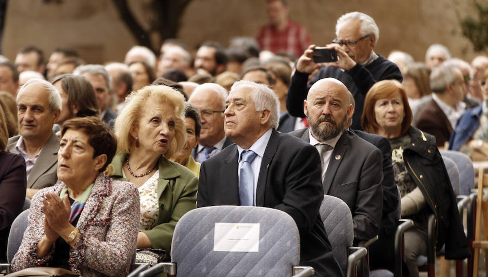 Selección de imágenes del público asistente esta mañana a los actos del Día de La Rioja que han tenido lugar en San Millán.