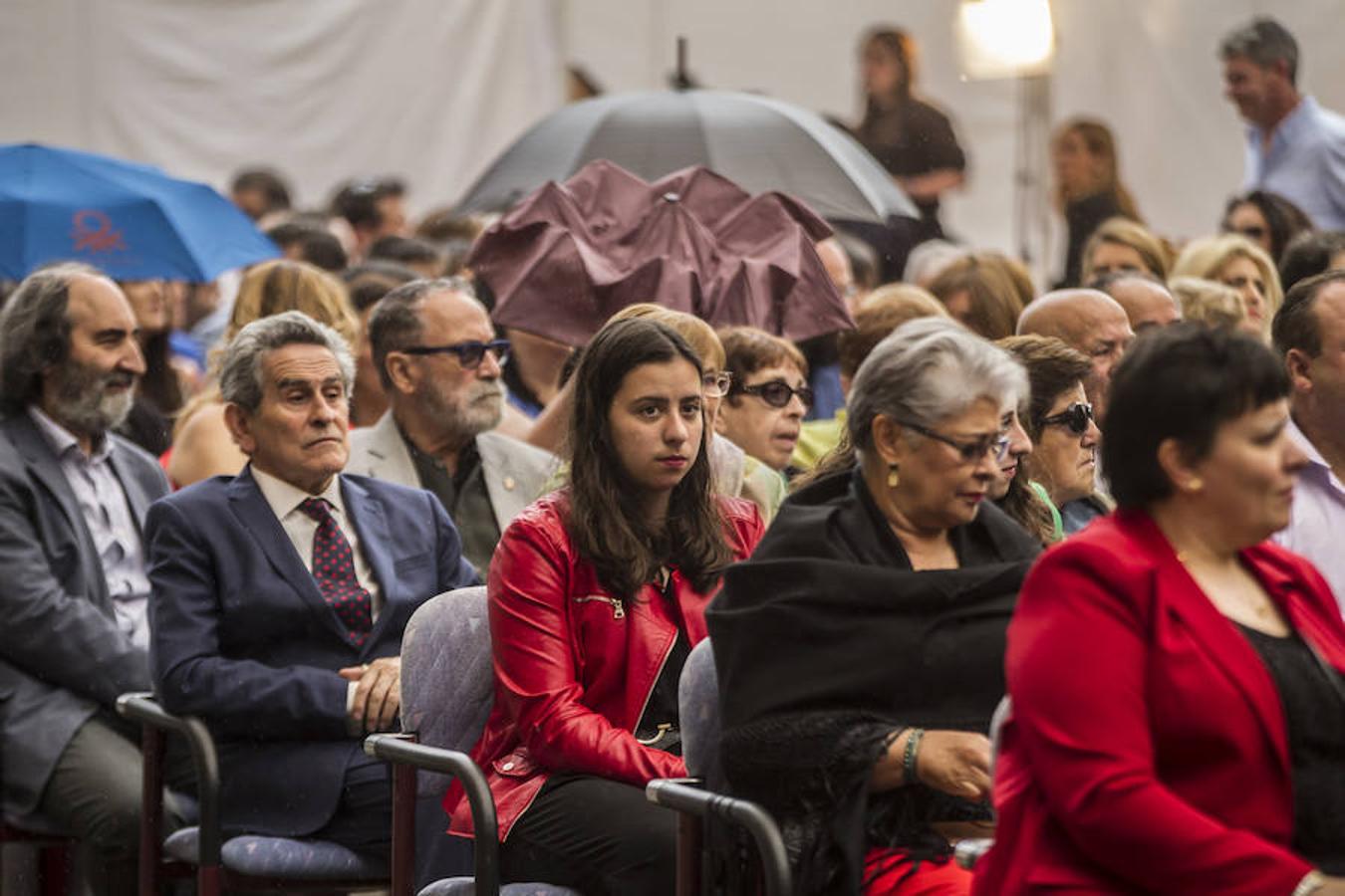 Selección de imágenes del público asistente esta mañana a los actos del Día de La Rioja que han tenido lugar en San Millán.