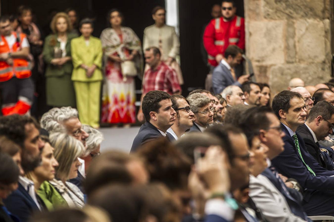 Selección de imágenes del público asistente esta mañana a los actos del Día de La Rioja que han tenido lugar en San Millán.