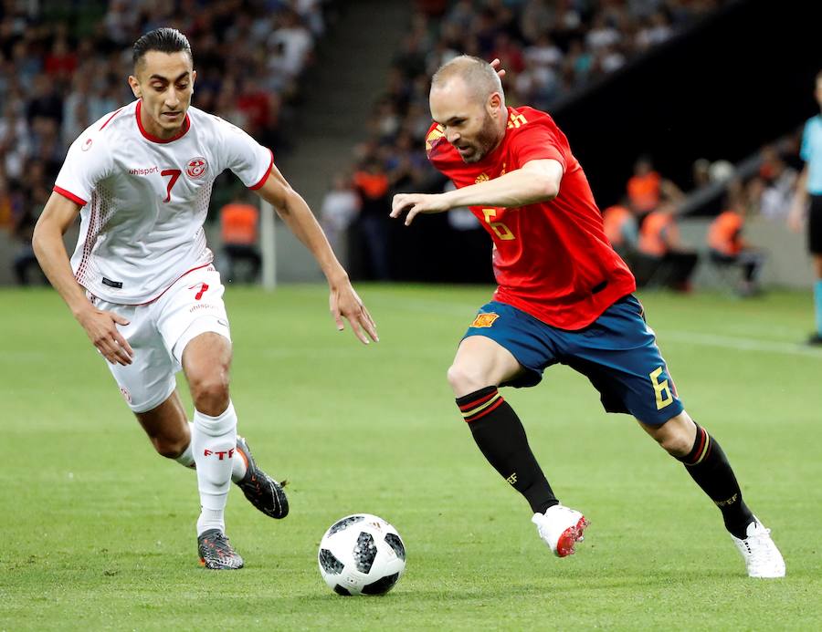 Un tanto de Iago Aspas en la recta final del choque sirvió para que España se adjudicase la victoria en el Krasnodar Stadium, tras un partido en el que 'La Roja' sufrió más de lo previsto ante la selección africana.