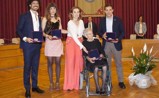 Entrega de las insignias de San Bernabé en el salón de Plenos del Ayuntamiento. 