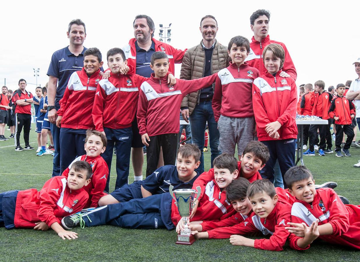 Esta mañana se han celebrado las finales del XIV Torneo Nacional Alevín F7 organizado por el Valvanera CD y en el que han participado 80 equipos en las instalaciones de Pradoviejo.