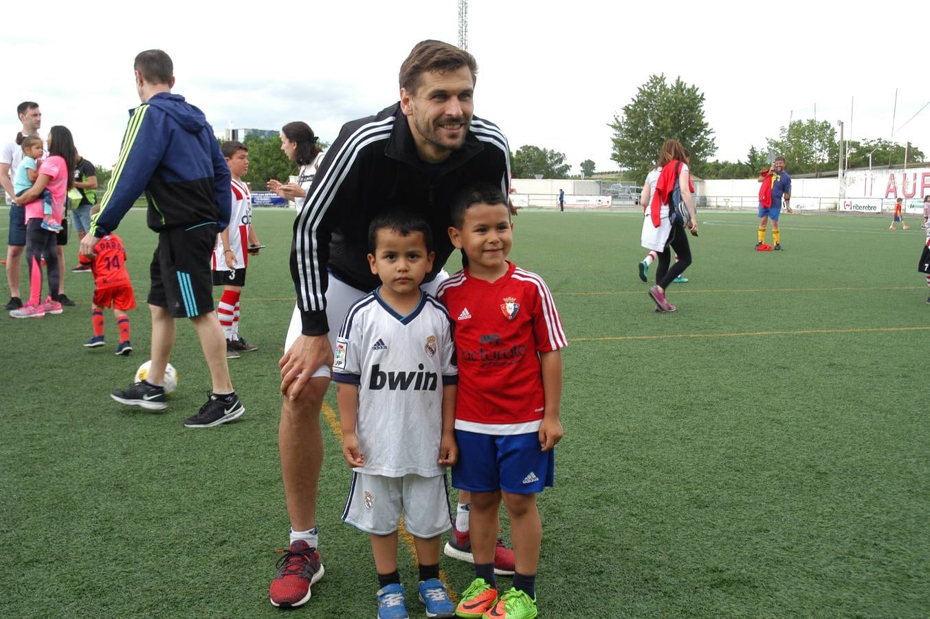 Fotos: El River Ebro homenajea a Llorente y Pardo