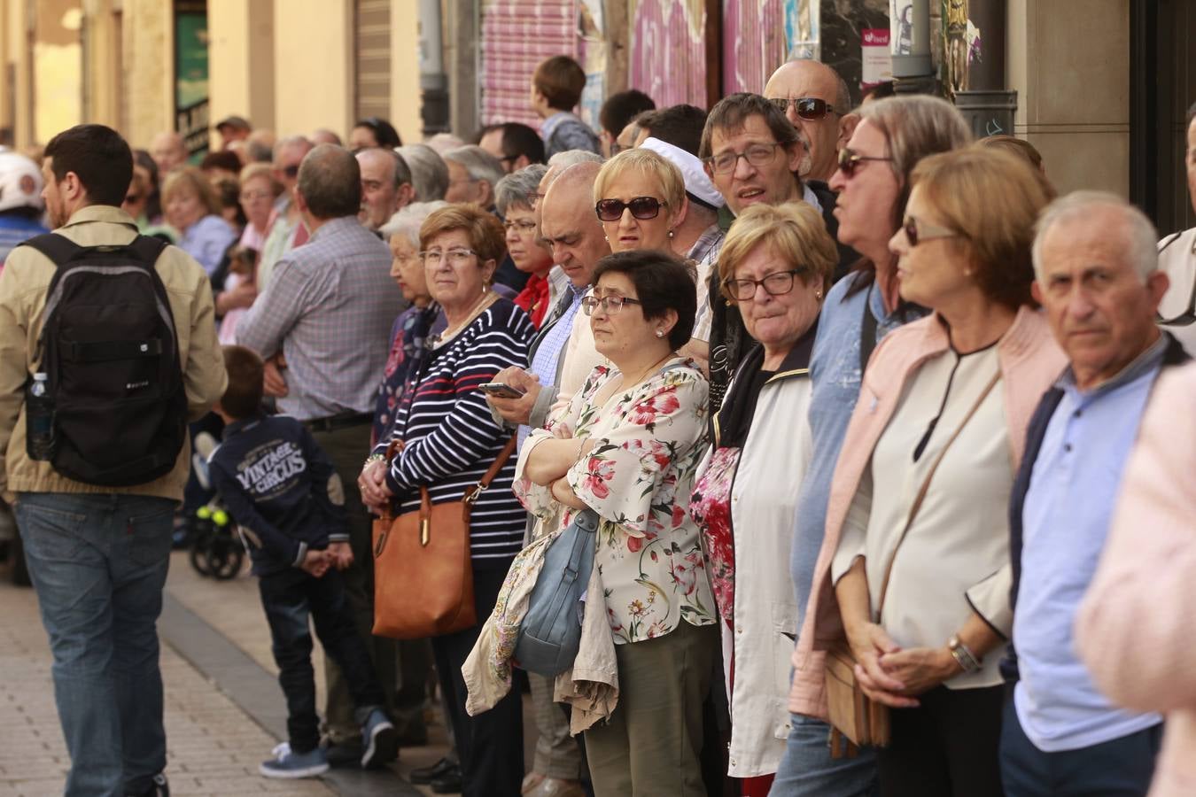 Fotos: Gamarra dedica los &#039;banderazos&#039; de San Bernabé a la Agrupación Municipal de Protección Civil y las sociedades gastronómicas logroñesas