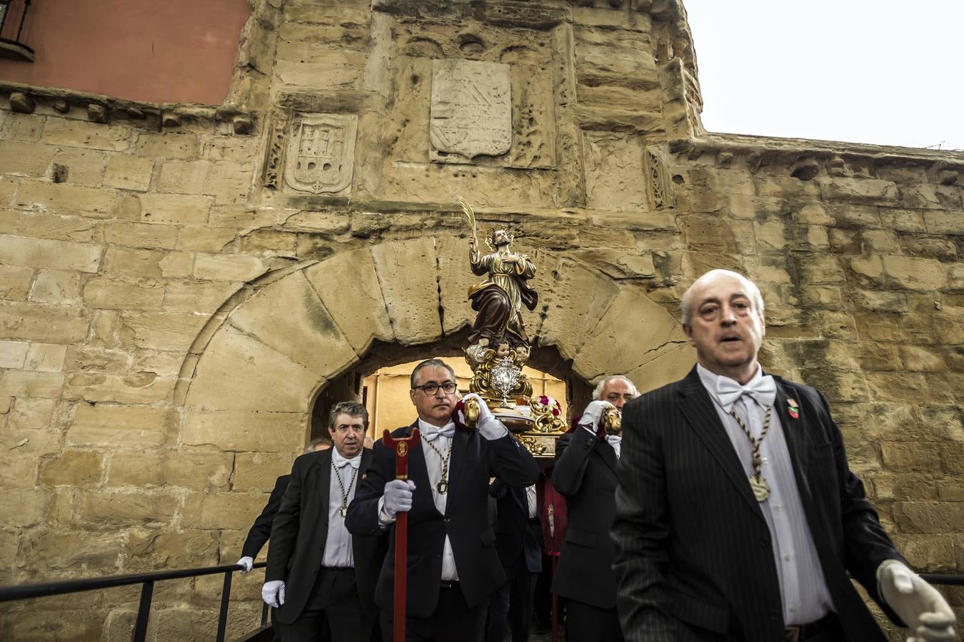 Fotos: Gamarra dedica los &#039;banderazos&#039; de San Bernabé a la Agrupación Municipal de Protección Civil y las sociedades gastronómicas logroñesas