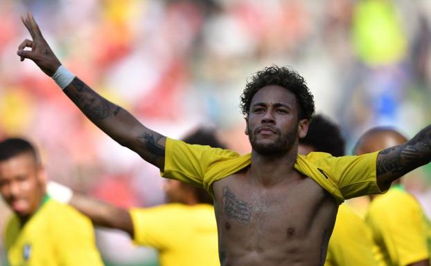 Neymar celebra el tanto que anotó ante Austria./