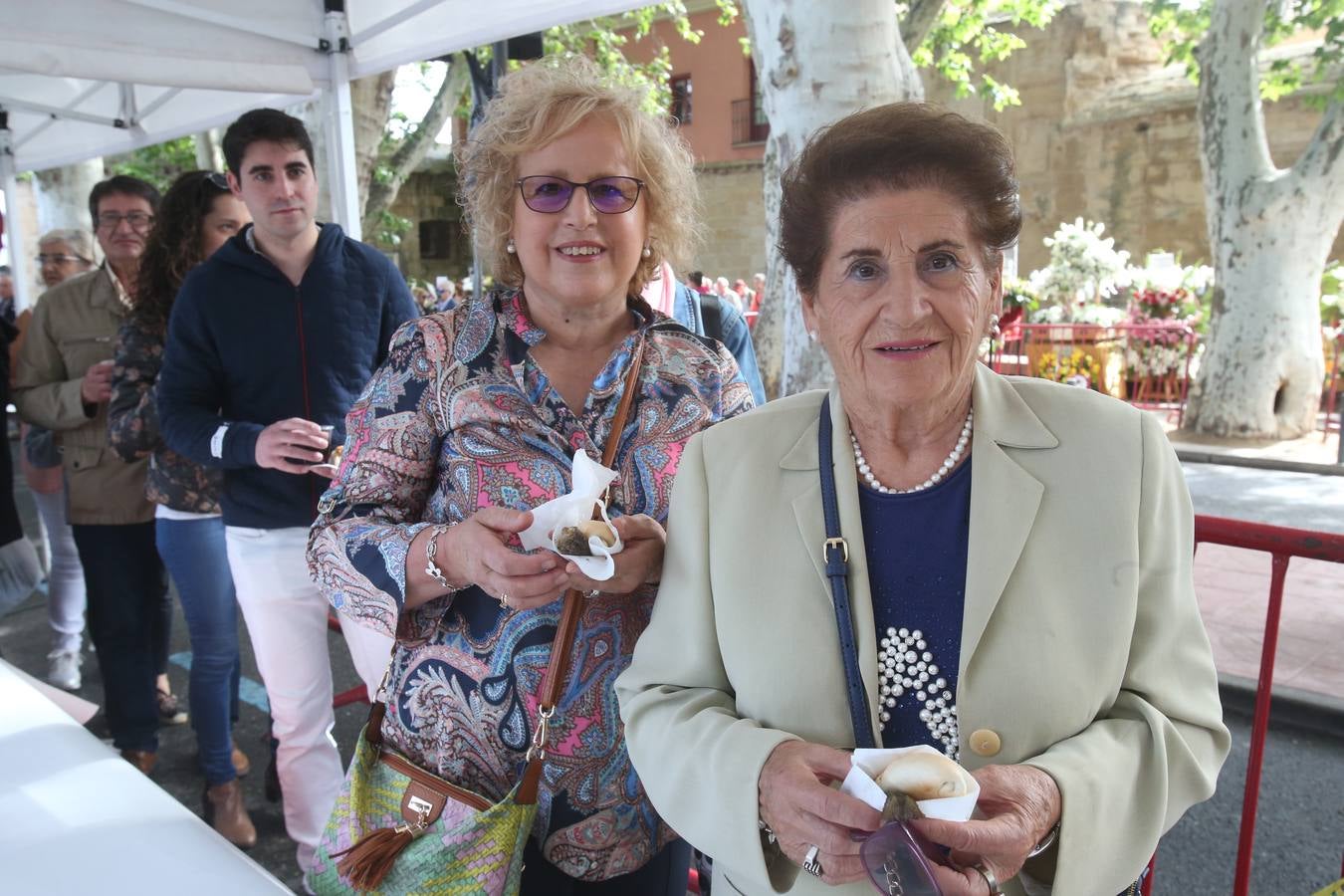 Fotos: Logroño volvió a cumplir con la tradición del pan y el pez por San Bernabé (I)