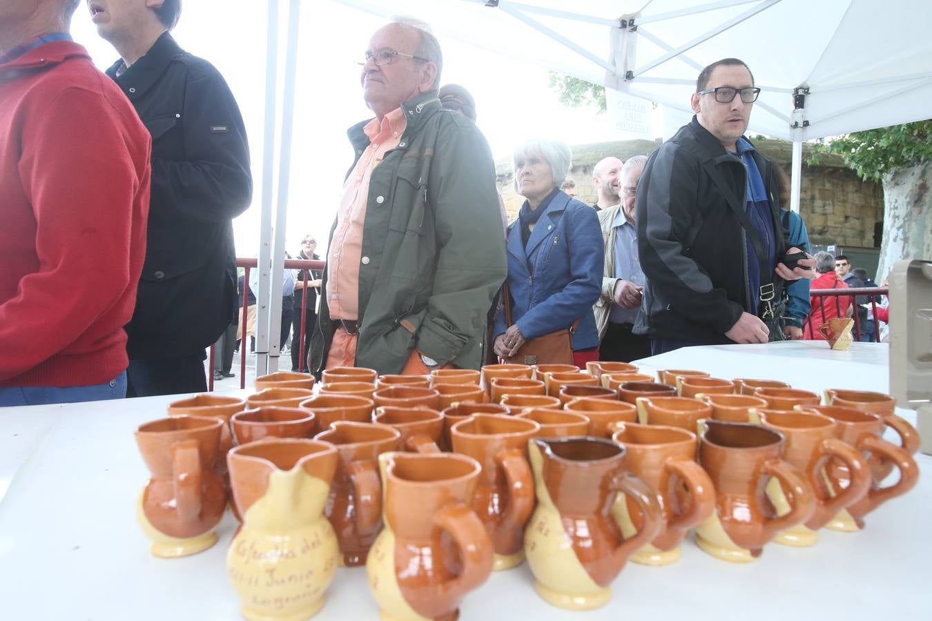 Fotos: Logroño volvió a cumplir con la tradición del pan y el pez por San Bernabé (I)