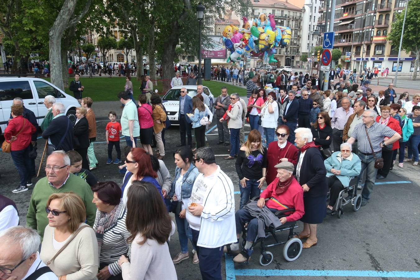 Fotos: Logroño volvió a cumplir con la tradición del pan y el pez por San Bernabé (II)
