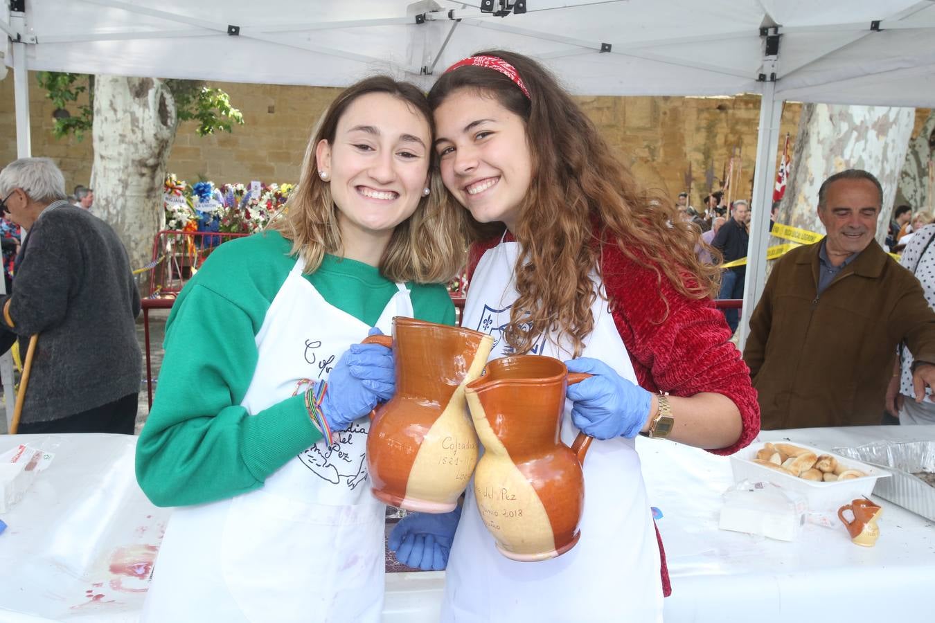 Fotos: Logroño volvió a cumplir con la tradición del pan y el pez por San Bernabé (II)