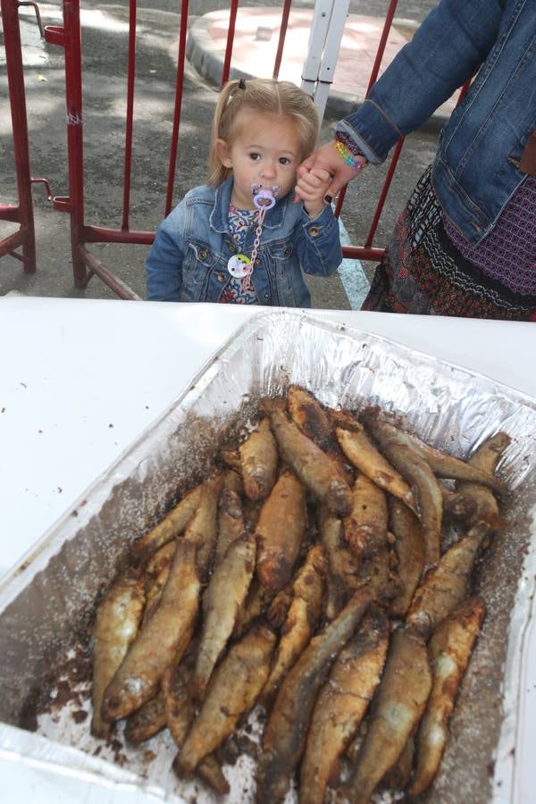 Fotos: Logroño volvió a cumplir con la tradición del pan y el pez por San Bernabé (II)
