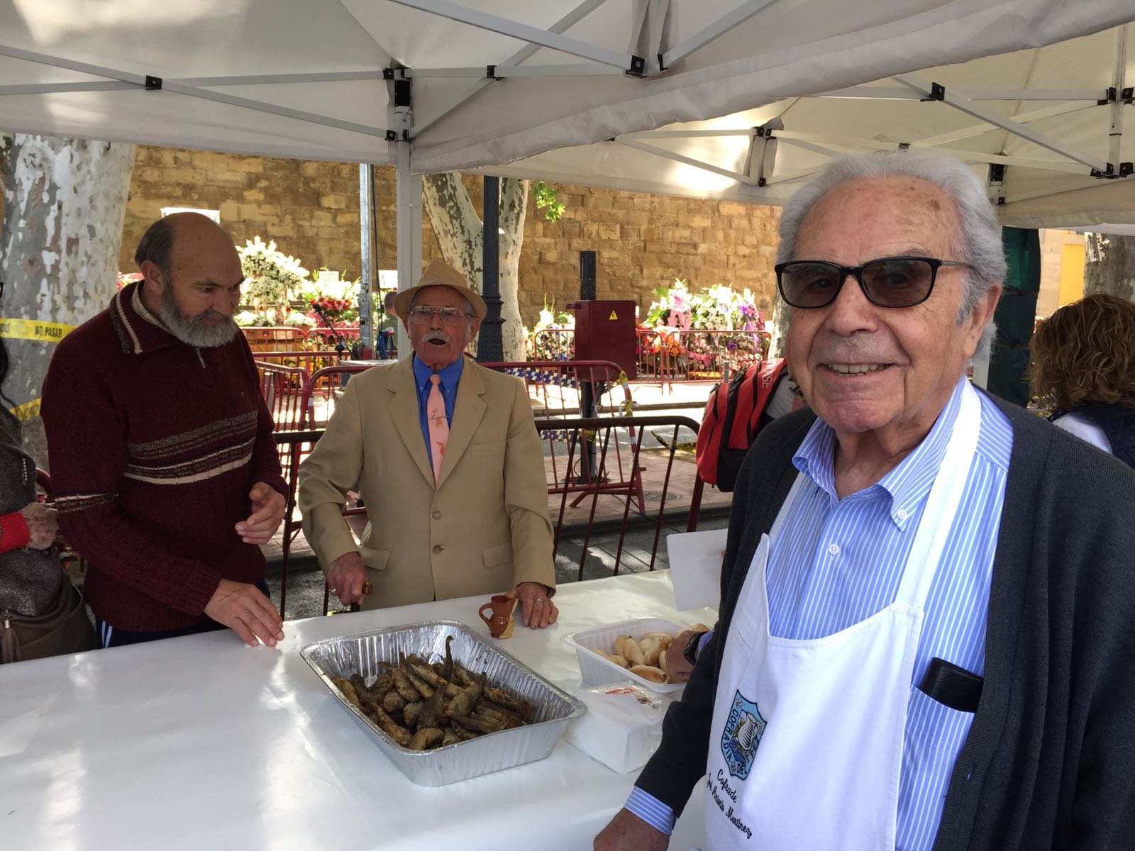 Fotos: Los logroñeses disfrutan del pan y el pez en San Bernabé