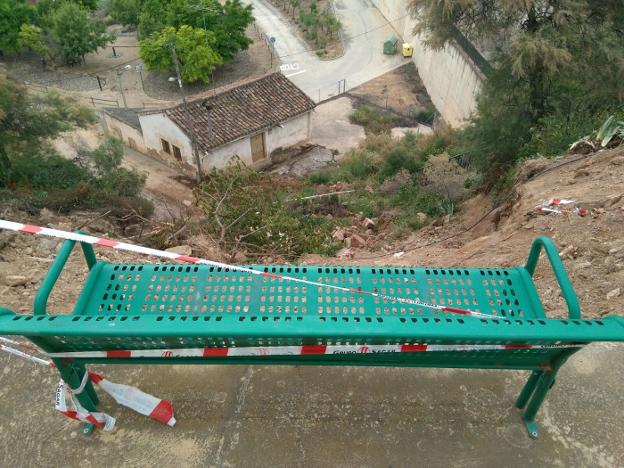 Zona afectada por un corrimiento de tierras en Ausejo, después de las tormentas del primer fin de semana de junio. :: sanda sainz