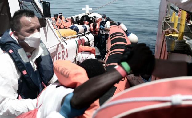 Inmigrantes a bordo del 'Aquarius'.