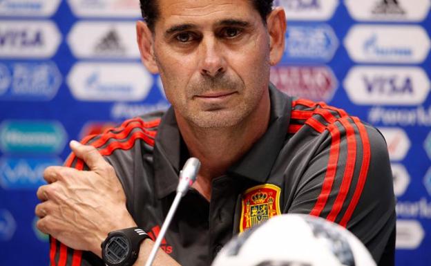 Fernando Hierro, en rueda de prensa. 