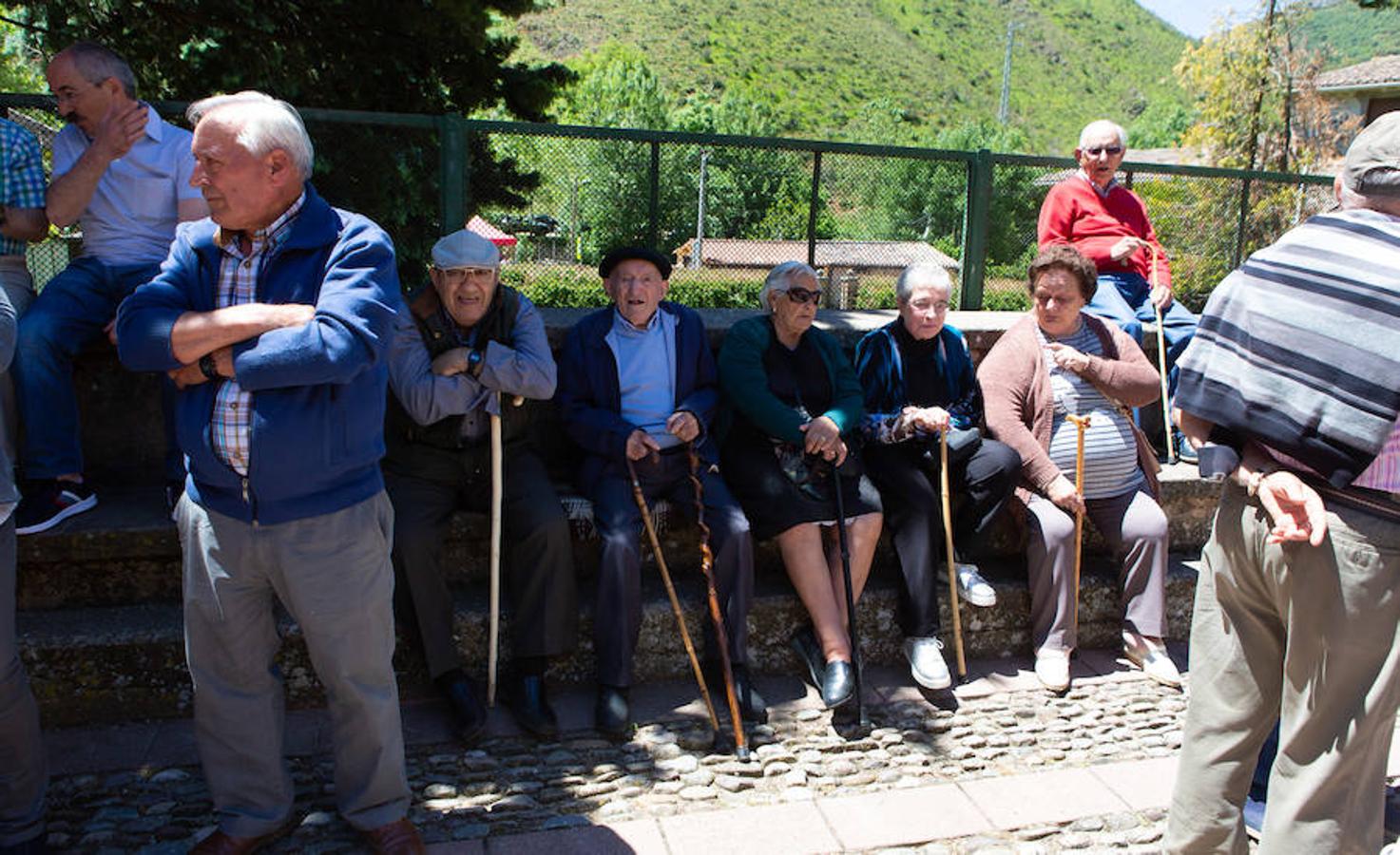 La localidad serrana de Brieva ha revivido la trashumancia. La búsqueda de pastos frescos para los rebaños de ovejas de otras latitudes a la sierra riojana y que mantiene vivas las tradiciones, los caminos y cañadas para alimentar a las cabañas ovina.