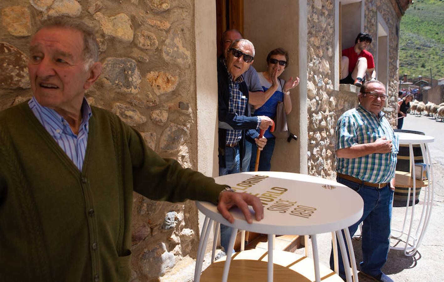 La localidad serrana de Brieva ha revivido la trashumancia. La búsqueda de pastos frescos para los rebaños de ovejas de otras latitudes a la sierra riojana y que mantiene vivas las tradiciones, los caminos y cañadas para alimentar a las cabañas ovina.